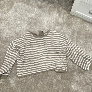New without tags. Never worn. Womens tan and white crop sweater. Size small